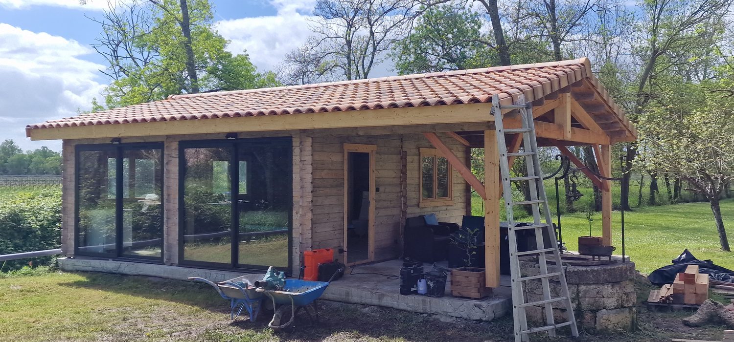 Charpente bois et extension couverte réalisée par CZB 33 en Gironde